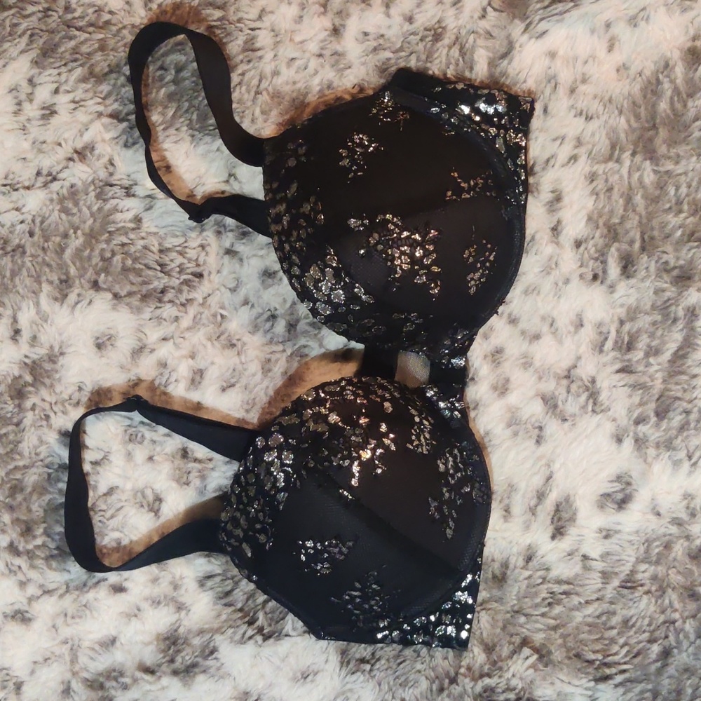 Victoria's Secret Very Sexy Front Close Push Up